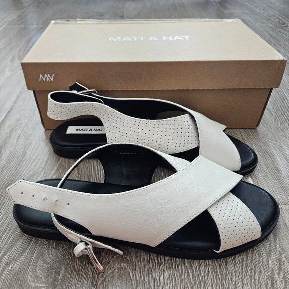 Cross Straps Sandals - Picture 3 of 4